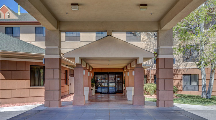 Holiday Inn Express & Suites Exterior