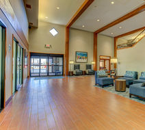 Holiday Inn Express & Suites Lobby