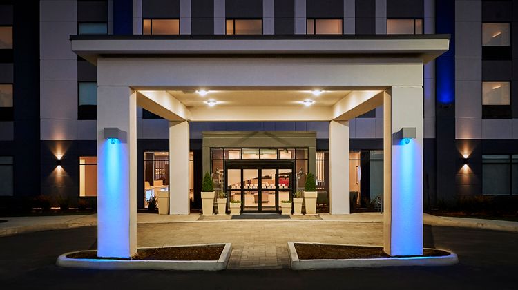 Holiday Inn Express & Suites Brantford Exterior