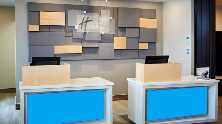 Holiday Inn Express & Suites Brantford Lobby