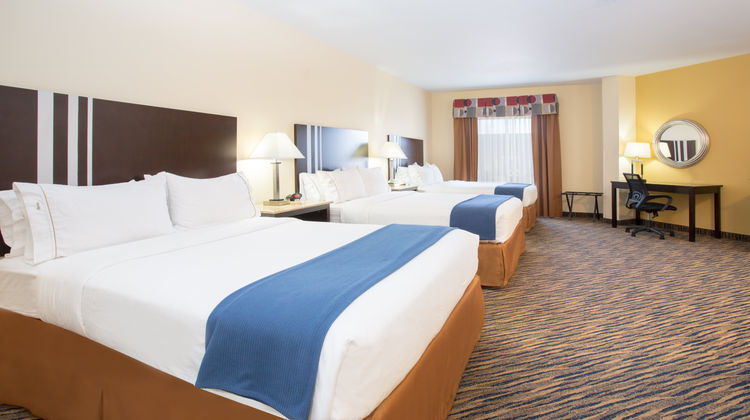 Holiday Inn Express & Suites Thornton Suite