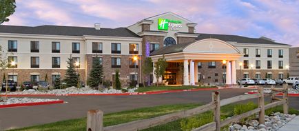 Holiday Inn Express & Suites Exterior