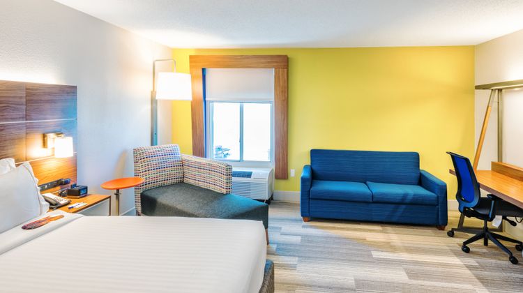 Holiday Inn Express Charleston Room