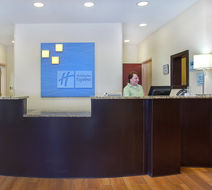 Holiday Inn Express Hotel & Suites Lobby
