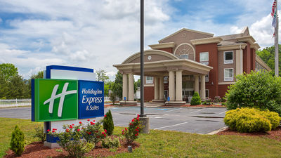 Holiday Inn Express Hotel & Suites
