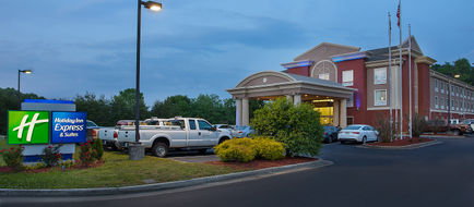 Holiday Inn Express Hotel & Suites Exterior