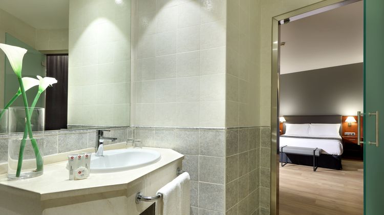 Exe Isla Cartuja Room