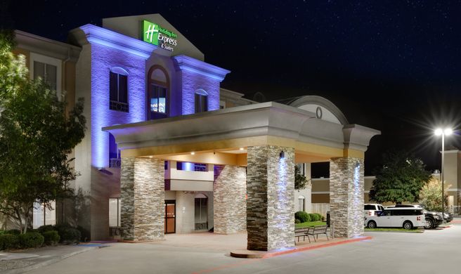 Holiday Inn Express Exterior