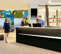 Holiday Inn Express Adelaide City Centre Lobby