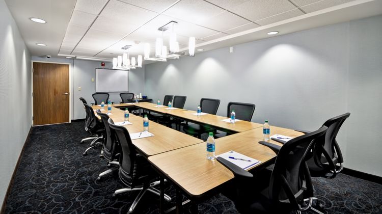 Holiday Inn Express Romulus / Detroit Airport, an Meeting