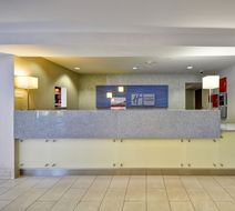 Holiday Inn Express Romulus / Detroit Airport, an Lobby