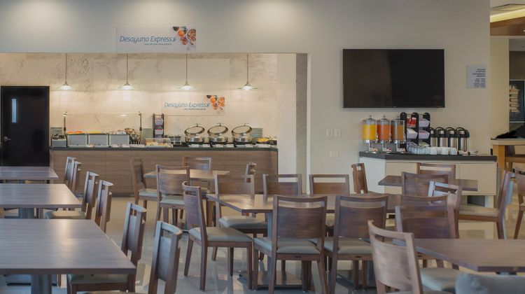 Holiday Inn Express/Suites Leon Airport Restaurant
