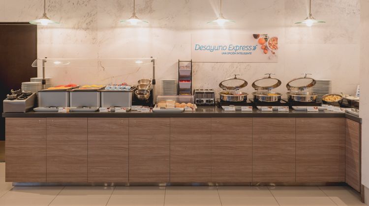 Holiday Inn Express/Suites Leon Airport Restaurant