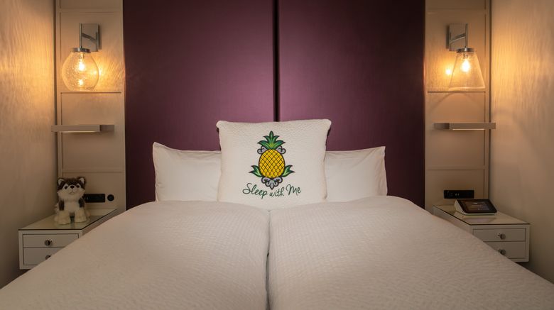 <b>Staypineapple, An Artful Hotel, Midtown Room</b>. Images powered by <a href="https://www.leonardoworldwide.com/" title="Leonardo Worldwide" target="_blank">Leonardo</a>.