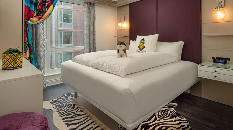 Staypineapple, An Artful Hotel, Midtown Room