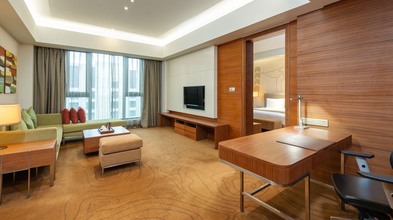 <b>Holiday Inn Shanghai Hongqiao Suite</b>. Images powered by <a href="https://www.leonardoworldwide.com/" title="Leonardo Worldwide" target="_blank">Leonardo</a>.