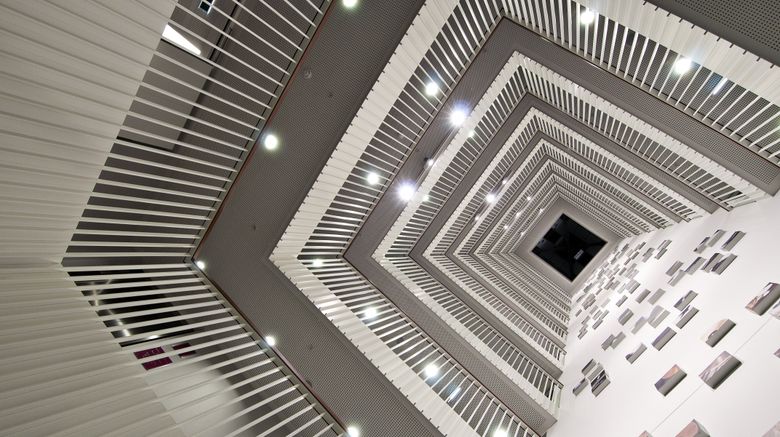 <b>Crowne Plaza Amsterdam - South Lobby</b>. Images powered by <a href="https://www.leonardoworldwide.com/" title="Leonardo Worldwide" target="_blank">Leonardo</a>.