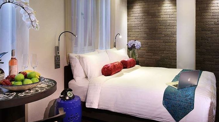 Amoy Hotel Room