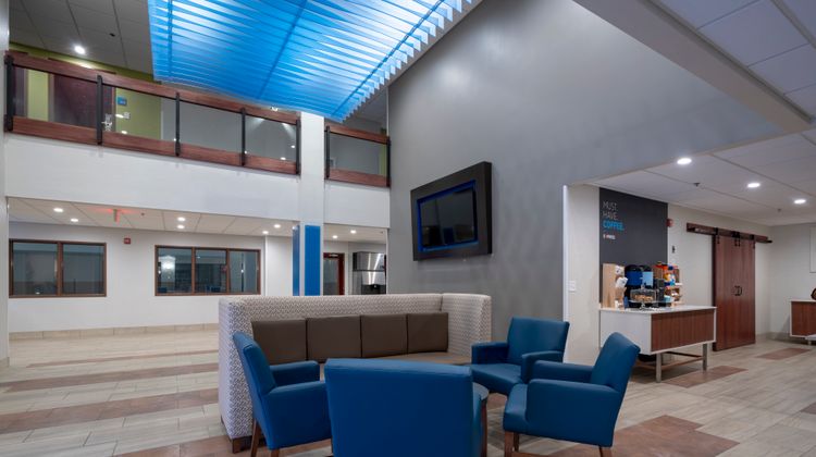 Holiday Inn Express & Suites Coon Rapids Lobby