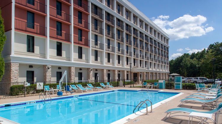 Holiday Inn Express Atlanta Airport Pool