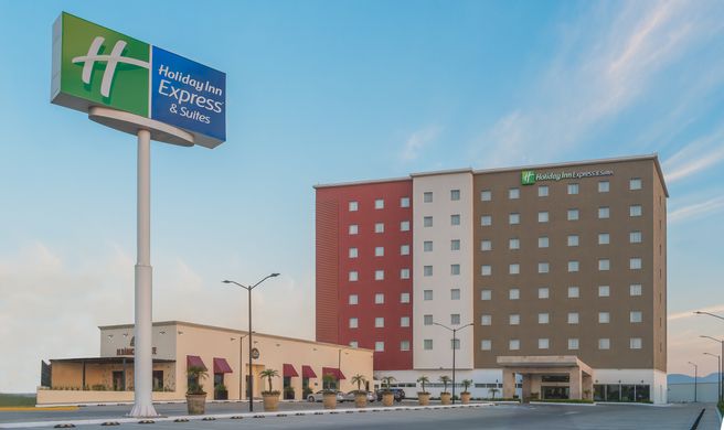 Holiday Inn Express/Suites Leon Airport Exterior