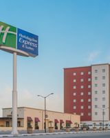 Holiday Inn Express/Suites Leon Airport