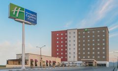 Holiday Inn Express/Suites Leon Airport