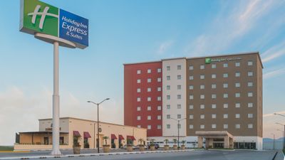 Holiday Inn Express/Suites Leon Airport