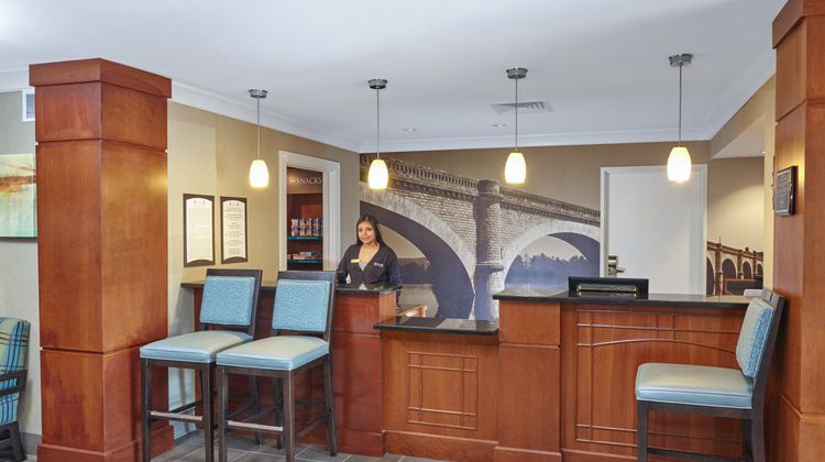 Staybridge Suites Chicago/Glenview Lobby
