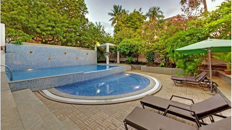 <b>JC Residency Pool</b>. Images powered by <a href="https://www.leonardoworldwide.com/" title="Leonardo Worldwide" target="_blank">Leonardo</a>.