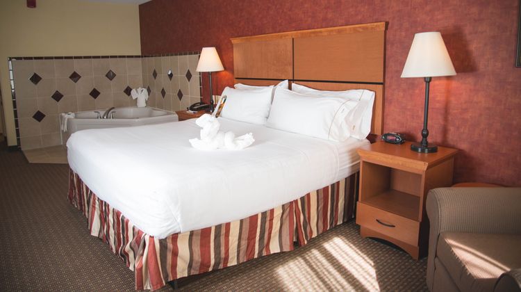 Holiday Inn Express Hotel & Suites Suite