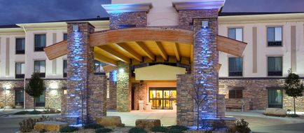 Holiday Inn Express Hotel & Suites Exterior