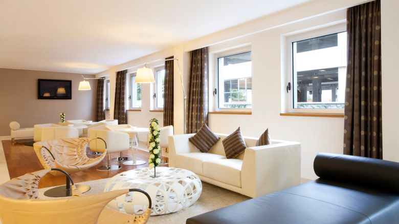 <b>Holiday Inn Salerno-Cava de' Tirreni Lobby</b>. Images powered by <a href="https://www.leonardoworldwide.com/" title="Leonardo Worldwide" target="_blank">Leonardo</a>.