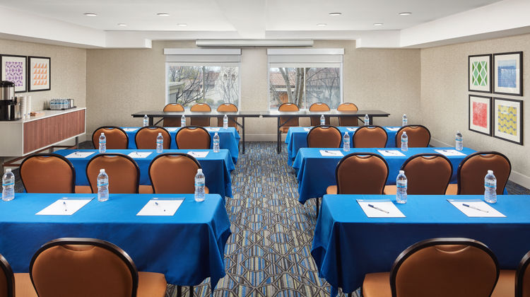 Holiday Inn Express Hotel & Suites Meeting