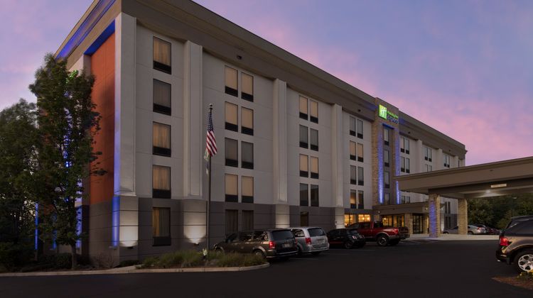 Holiday Inn Express Exterior