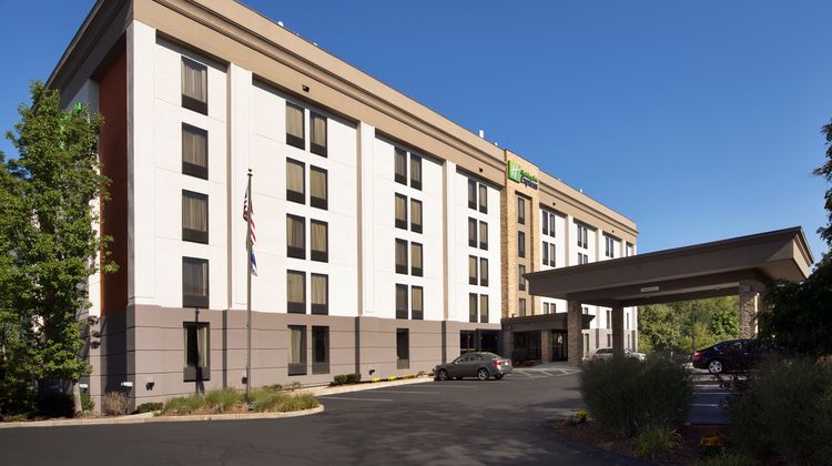 Holiday Inn Express Exterior