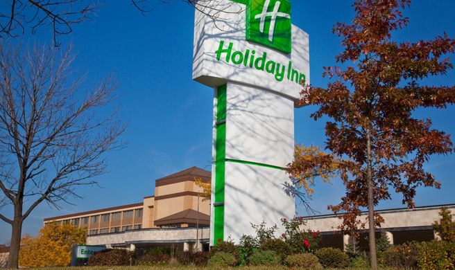 Holiday Inn Chicago North Shore Exterior