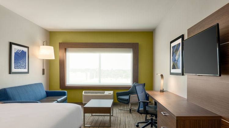 Holiday Inn Express/Suites-Jordan Creek Suite