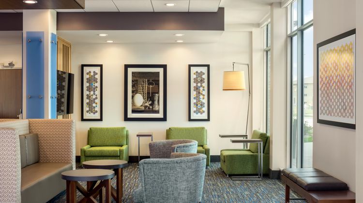 Holiday Inn Express/Suites-Jordan Creek Lobby