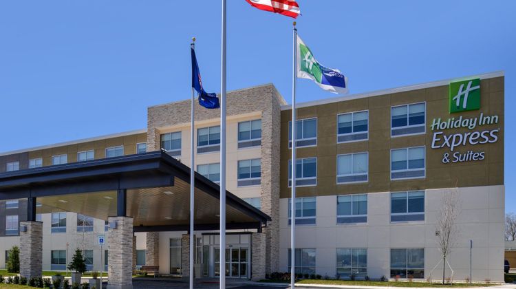 Holiday Inn Express & Suites Southgate Exterior