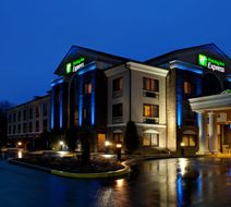 Holiday Inn Express Grove City Exterior