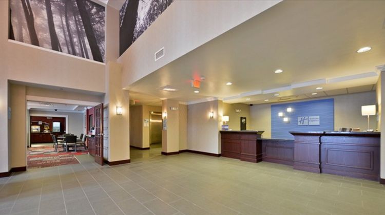 Holiday Inn Express Finger Lakes Lobby