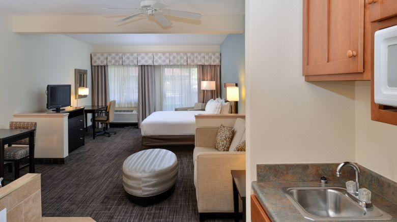 <b>Holiday Inn Express & Suites Suite</b>. Images powered by <a href="https://www.leonardoworldwide.com/" title="Leonardo Worldwide" target="_blank">Leonardo</a>.
