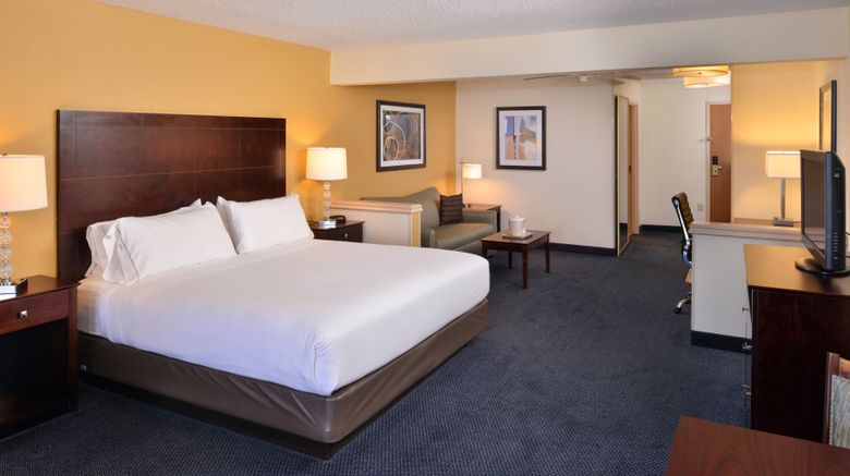 <b>Holiday Inn Express & Suites Room</b>. Images powered by <a href="https://www.leonardoworldwide.com/" title="Leonardo Worldwide" target="_blank">Leonardo</a>.