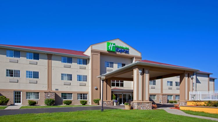 Holiday Inn Express & Suites Exterior