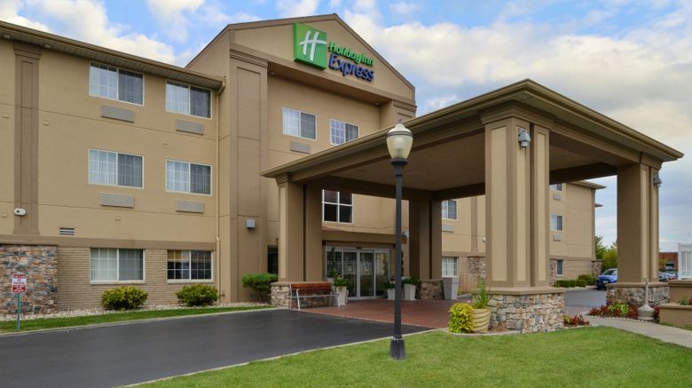Holiday Inn Express  and  Suites Exterior. Images powered by <a href="https://www.leonardoworldwide.com" target="_blank" rel="noopener">Leonardo</a>.
