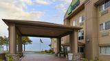 Holiday Inn Express & Suites Exterior