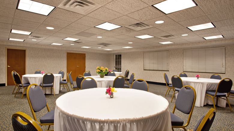 <b>Holiday Inn Express & Suites Meeting</b>. Images powered by <a href="https://www.leonardoworldwide.com/" title="Leonardo Worldwide" target="_blank">Leonardo</a>.