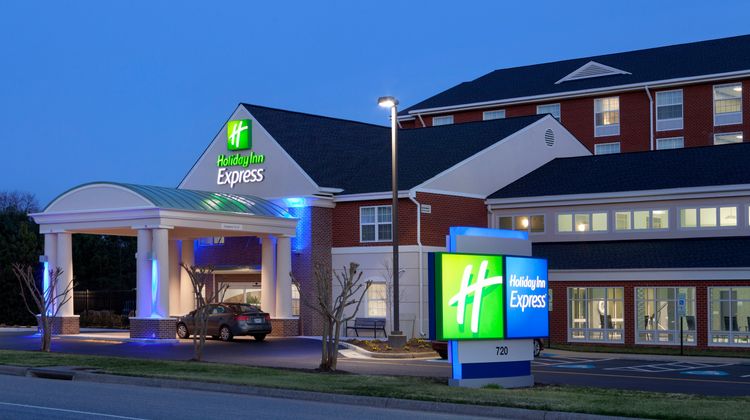Holiday Inn Express Williamsburg North Exterior