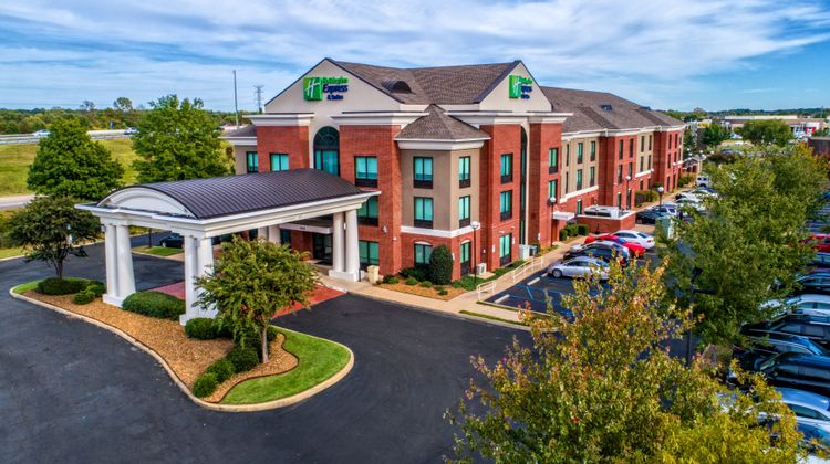 Holiday Inn Express Hotel & Suites Exterior